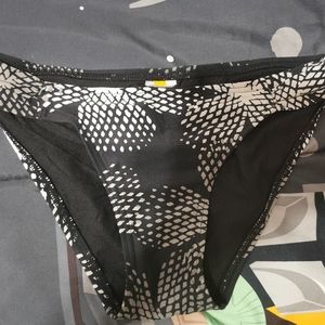 Bikini bottom 2/25$